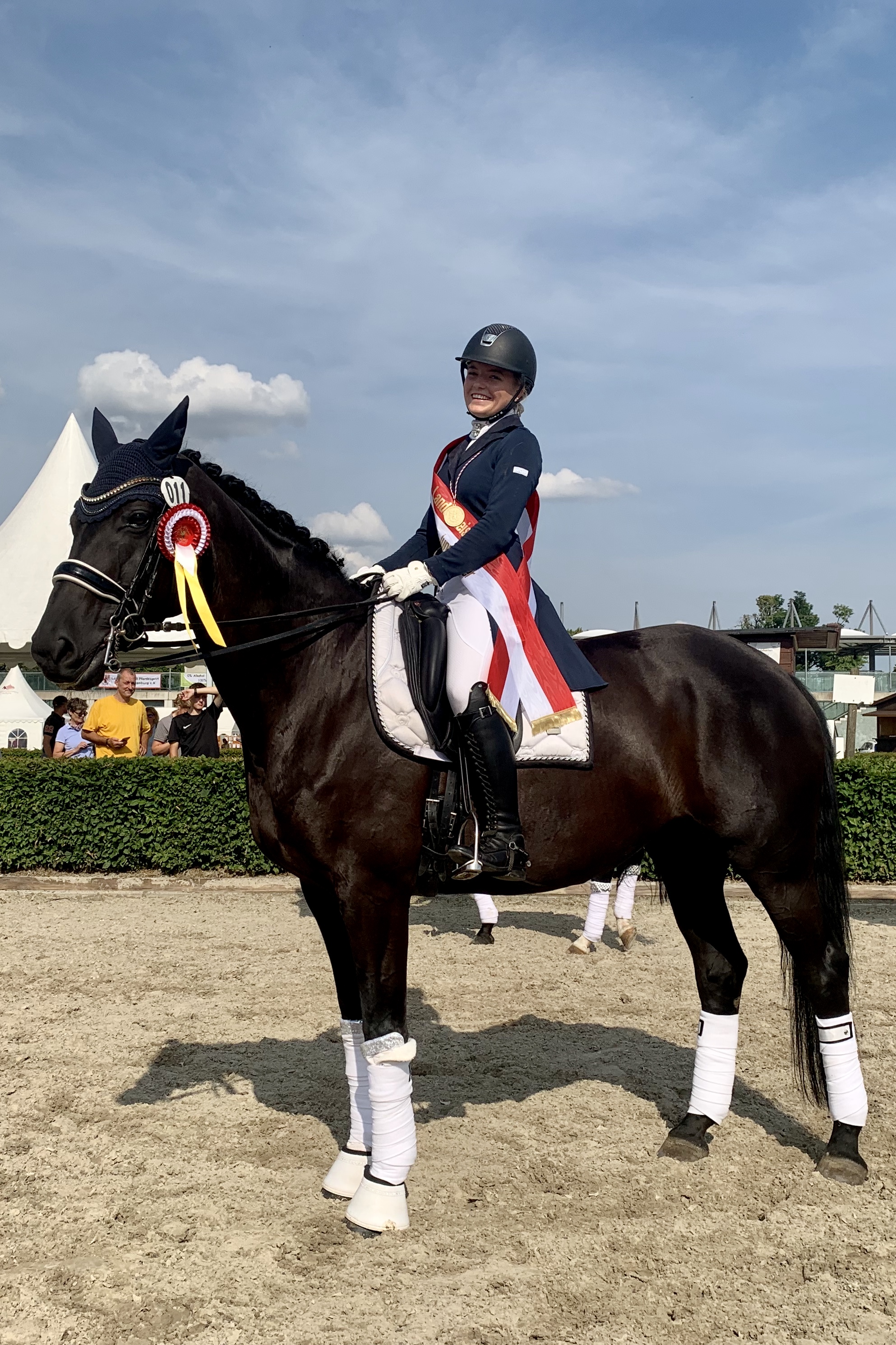 Landesmeisterin Dressur Junge Reiter 2021 Emilia Schwark